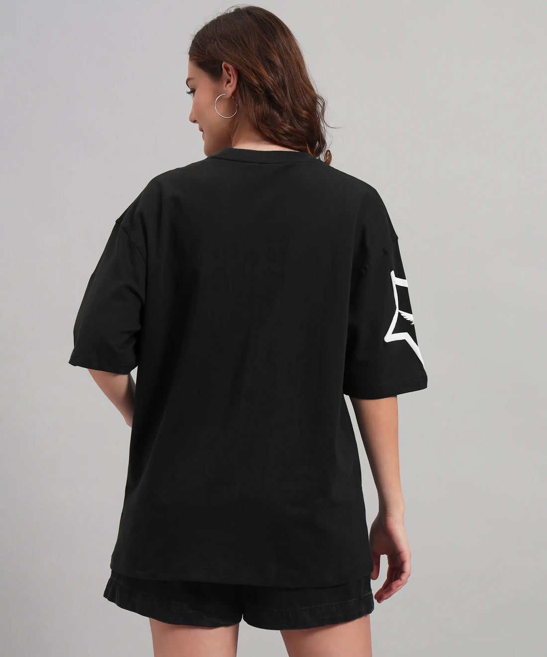 BLACK WHITE STAR TEE