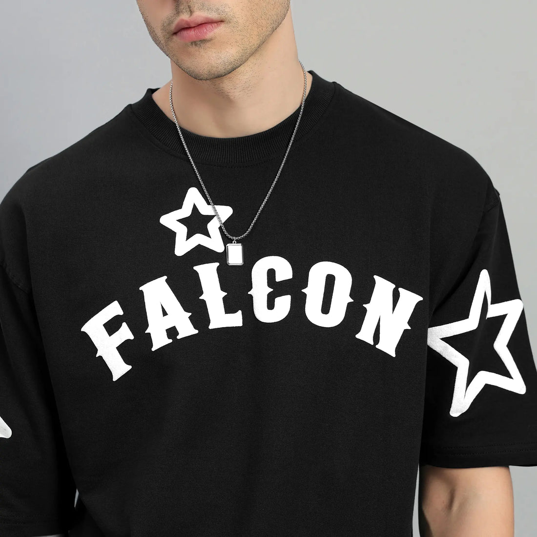 BLACK WHITE STAR TEE